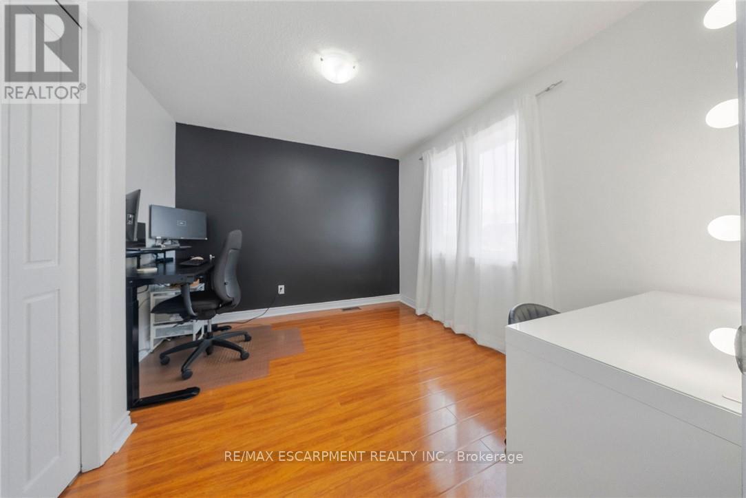 Detached at 113 GREENSHIRE DRIVE, Hamilton