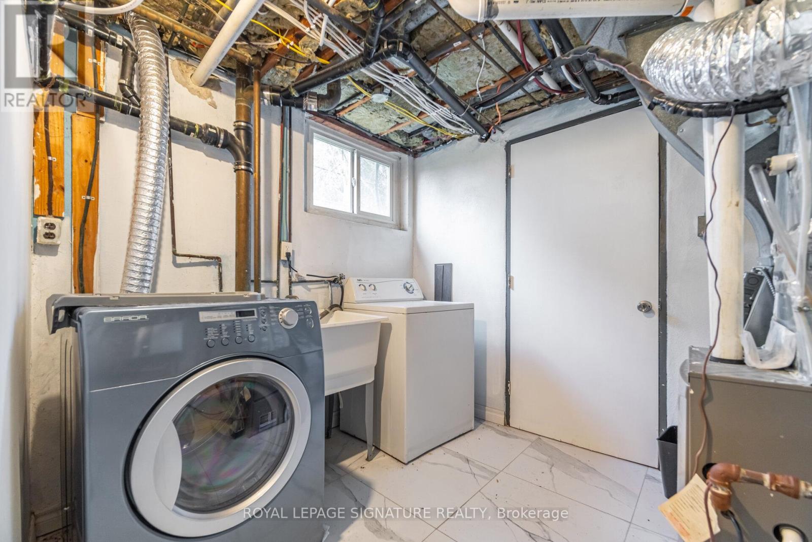 Detached at MAIN - 406 TAMARACK DRIVE, Waterloo