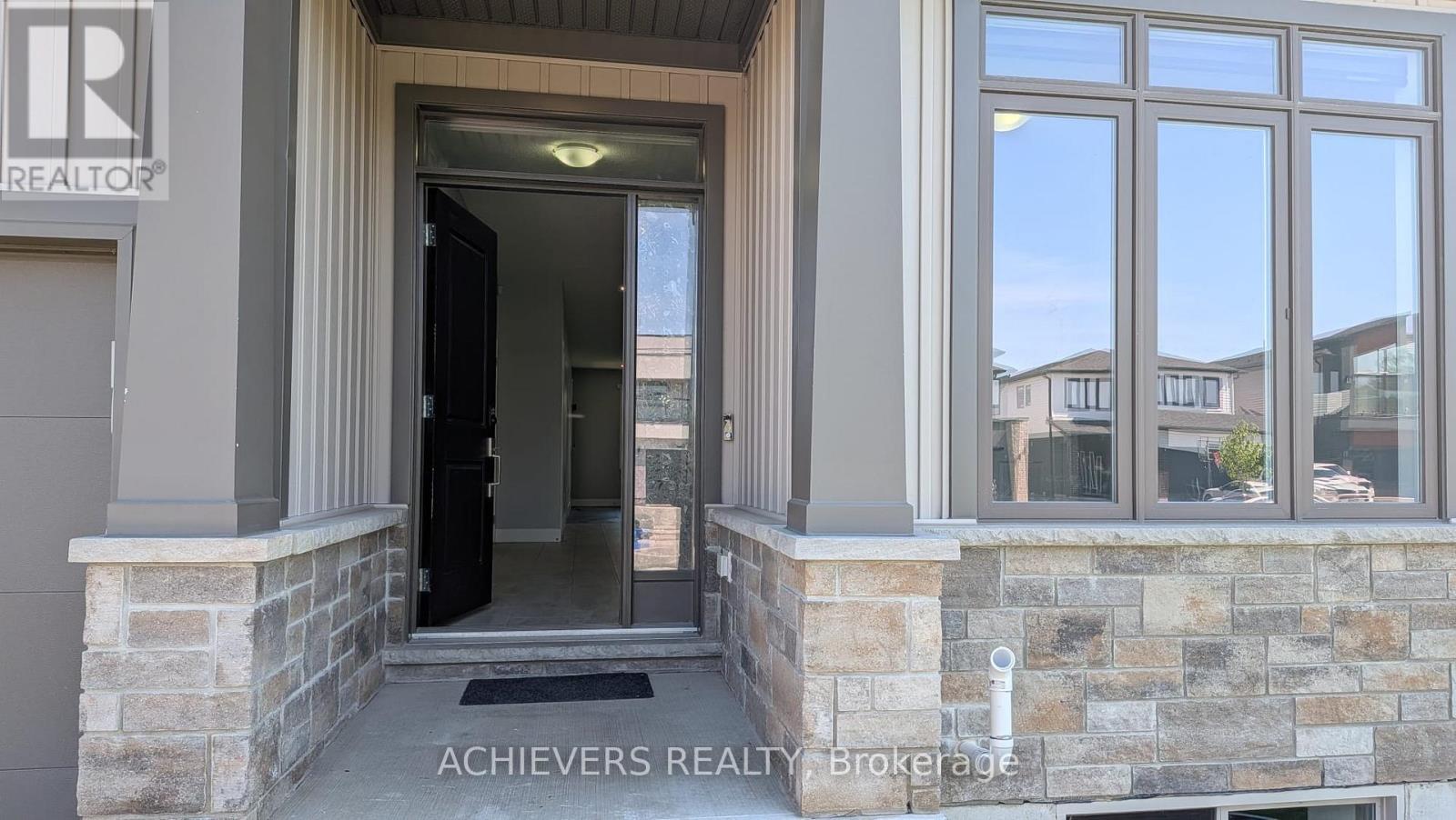 Townhouse at 49 - 2272 EVANS BOULEVARD, London