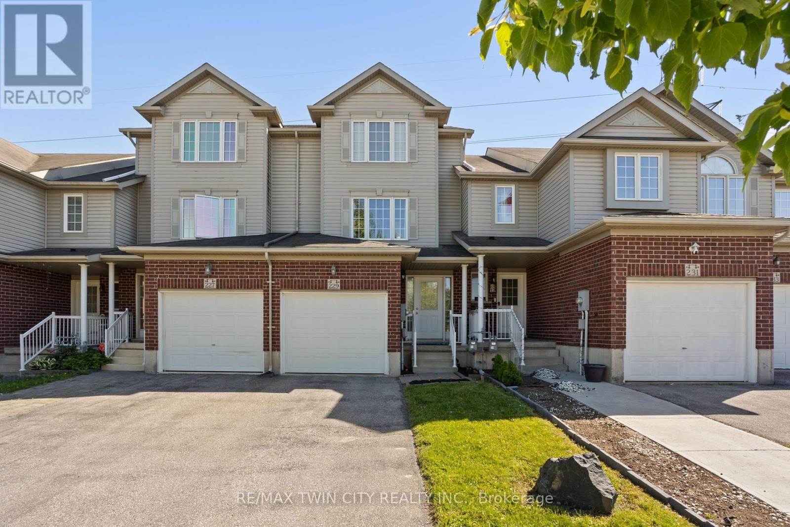 Townhouse at 229 PARKVALE DRIVE, Kitchener