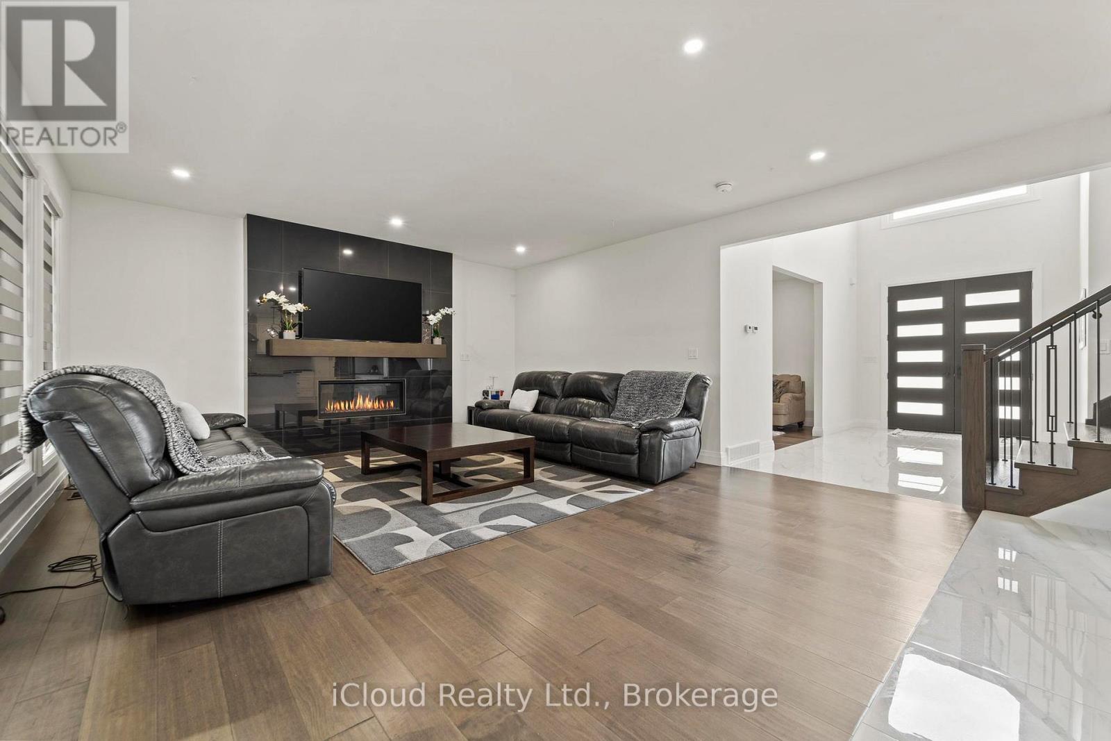 Detached at 222 COWAN COURT, Amherstburg