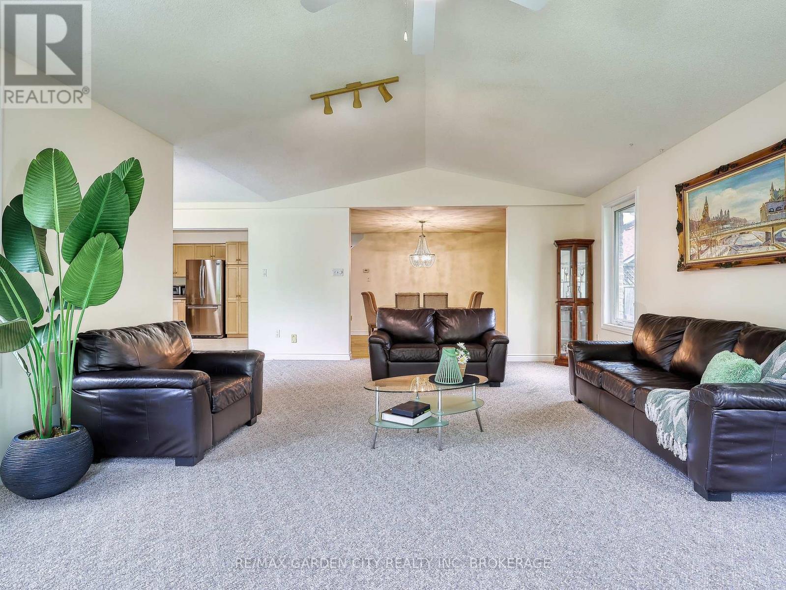 Detached at 75 JACKSON COURT E, Welland