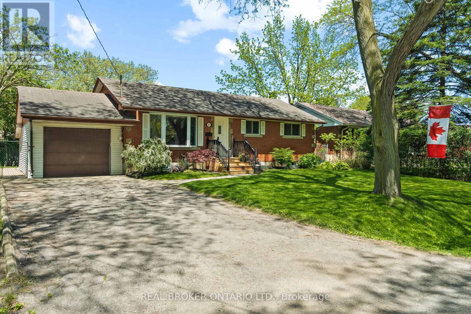 Detached at 8 GOLDSMITH AVENUE, St. Catharines (Bunting/Linwell)