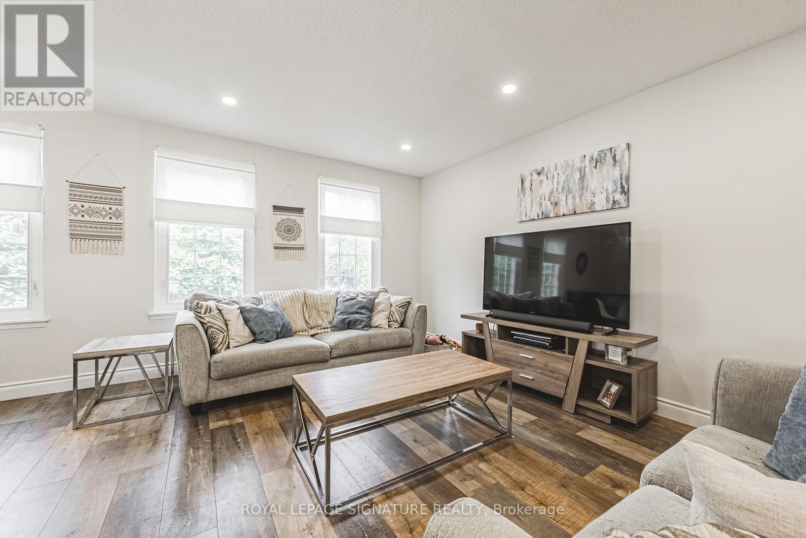 Detached at 16 APEX COURT, Hamilton