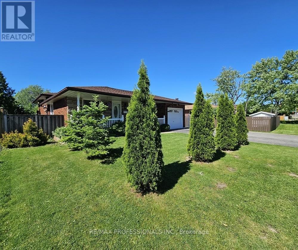 Detached at 7 BERKO AVENUE, Hamilton (Lawfield)