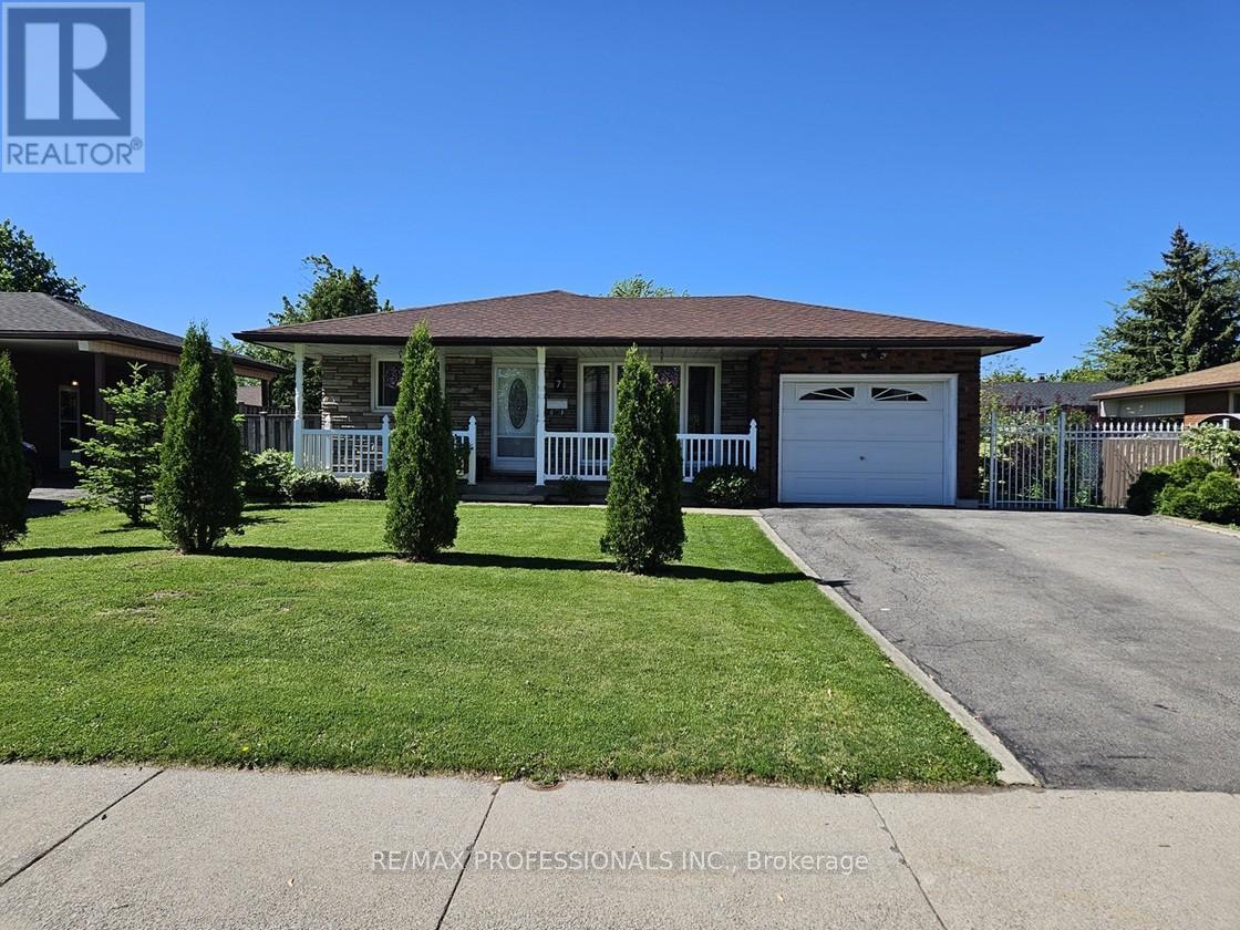 Detached at 7 BERKO AVENUE, Hamilton