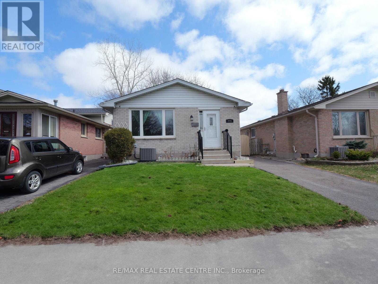 Detached at 771 MONSARRAT AVENUE, London
