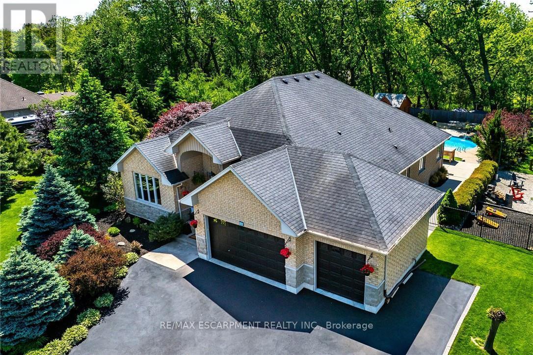 Detached at 5 ROYAL TROON DRIVE, Brant (Paris)