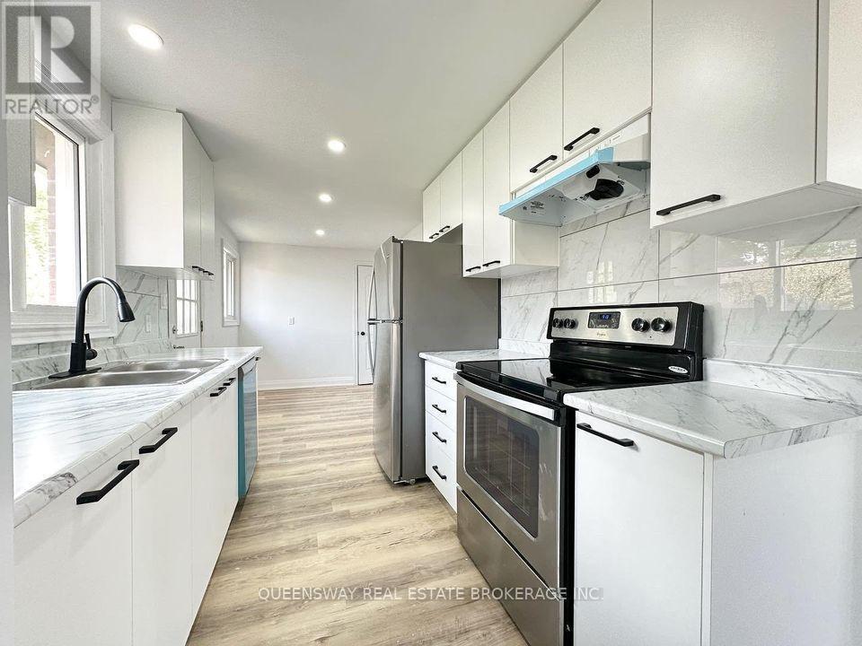 Detached at MAIN - 7 LEASIDE DRIVE, Welland