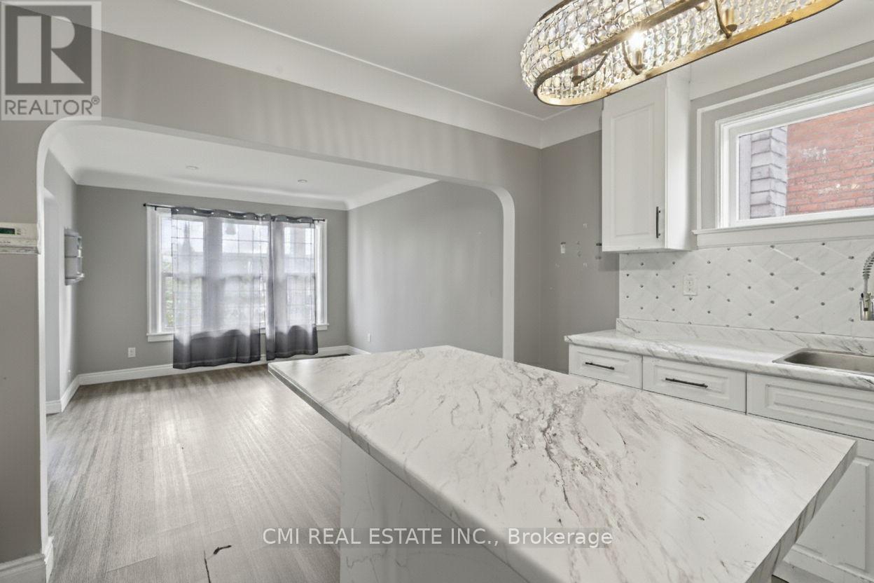 Detached at 122 MONTROSE STREET, Windsor