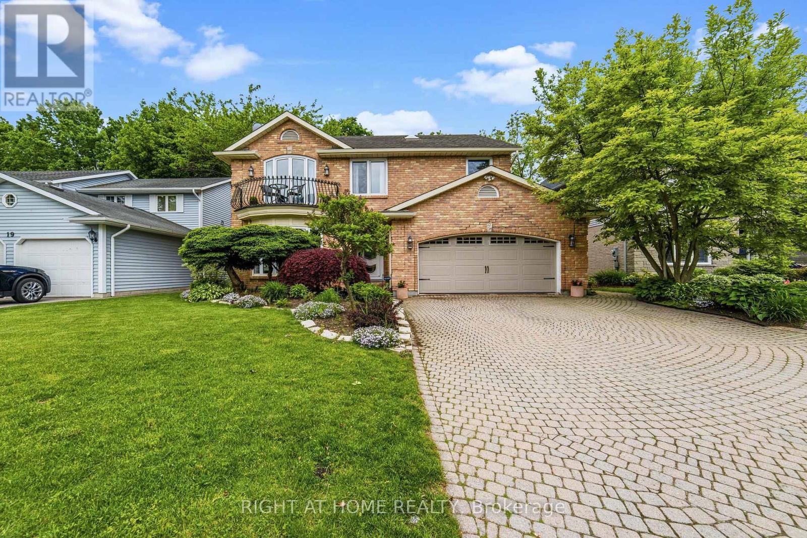 Detached at 21 FRANCIS CREEK BOULEVARD, St. Catharines (Grapeview)