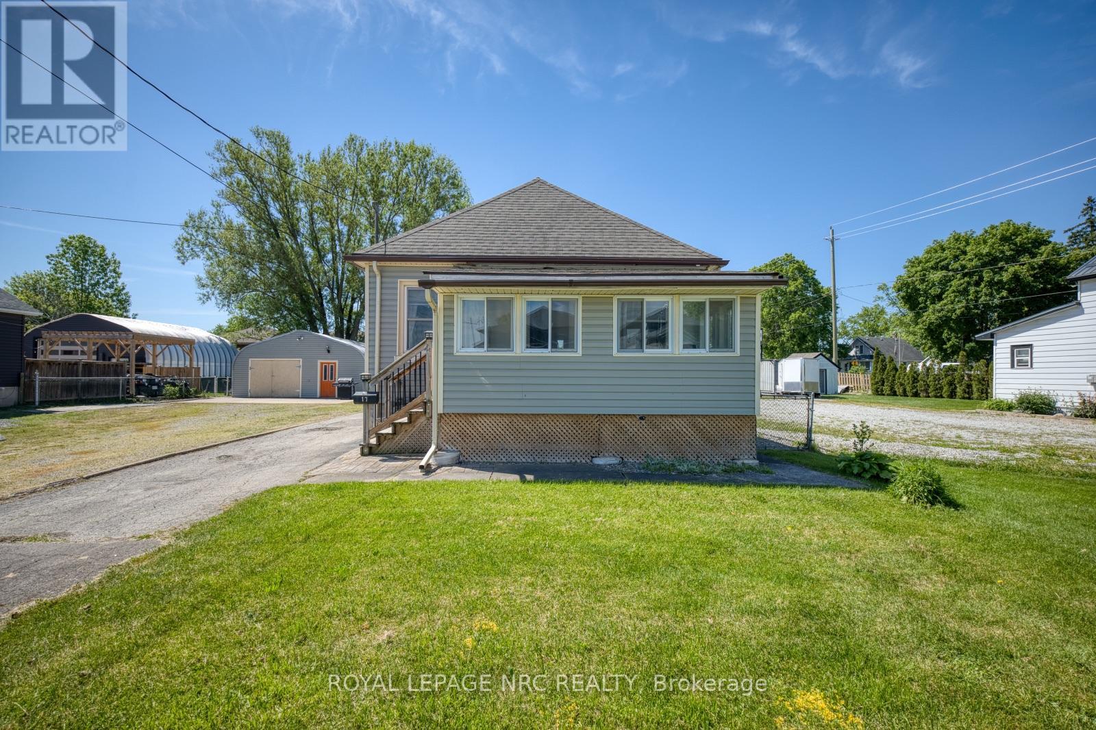 Detached at 17 HURON STREET, Welland