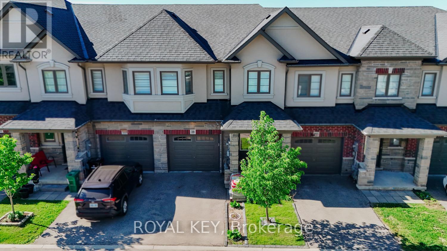 Townhouse at 39 - 324 EQUESTRIAN WAY, Cambridge
