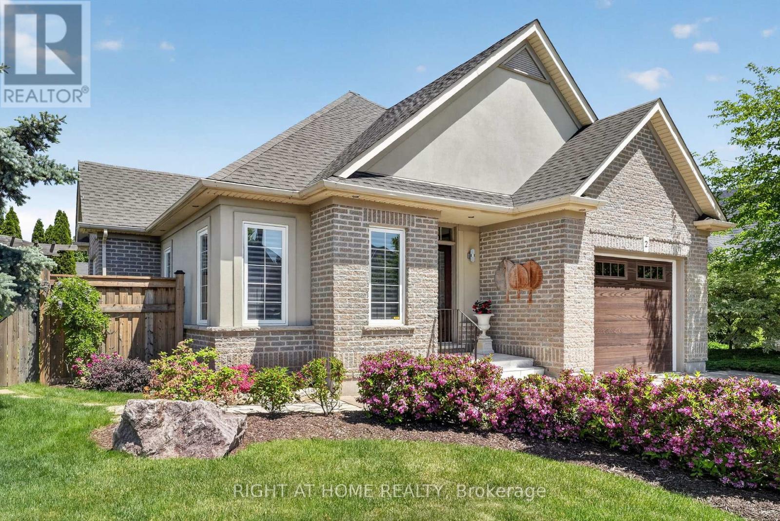 Detached at 2 SEYVAL PLACE, Niagara-on-the-Lake