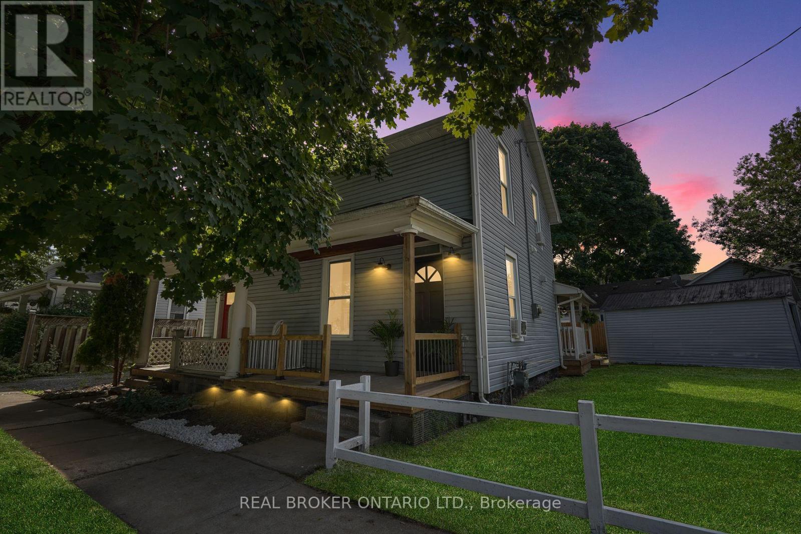 Semi-Detached/Link at 8 ELIZABETH STREET, St. Catharines