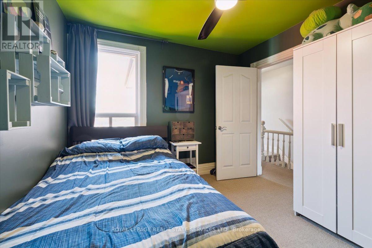 Semi-Detached/Link at 28 ST MATTHEWS AVENUE, Hamilton