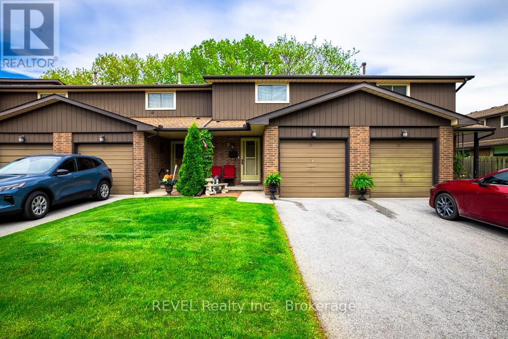 Townhouse at 2 - 64 FORSTER STREET, St. Catharines