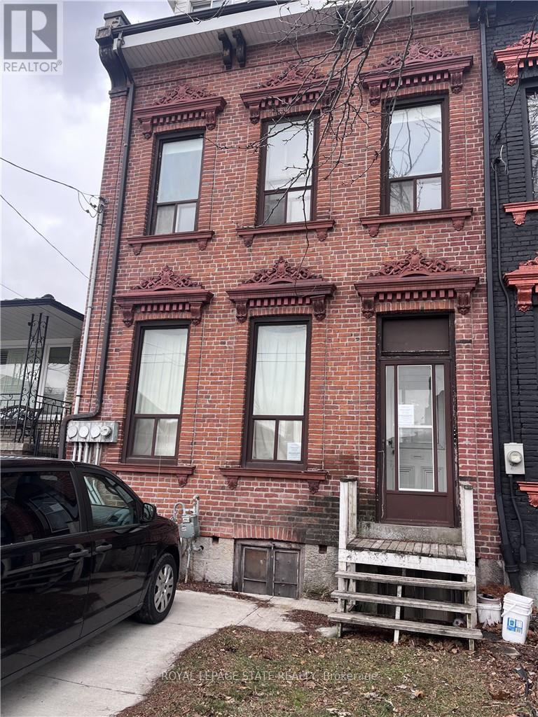 Townhouse at 223 PARK STREET N, Hamilton