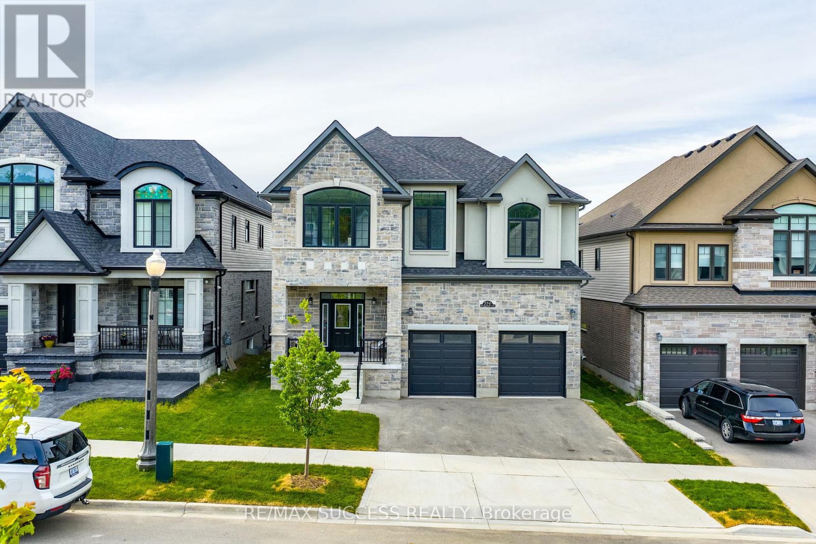 Detached at 554 BRIDGEMILL CRESCENT E, Kitchener