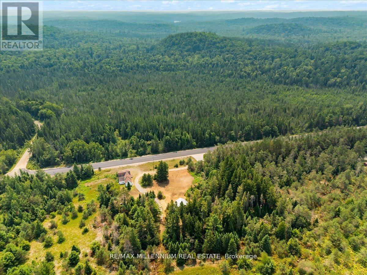 Detached at 3529 HIGHWAY 118 E, Bracebridge