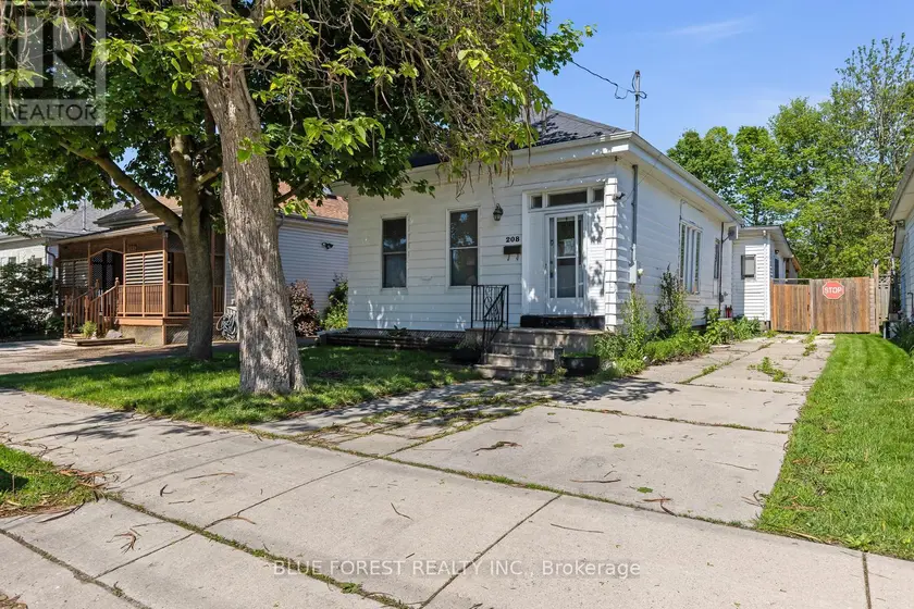 Detached at 208 MAITLAND STREET, London East