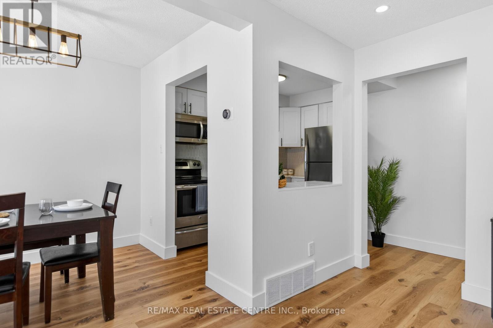 Townhouse at 32 - 15 DERBY STREET, Hamilton