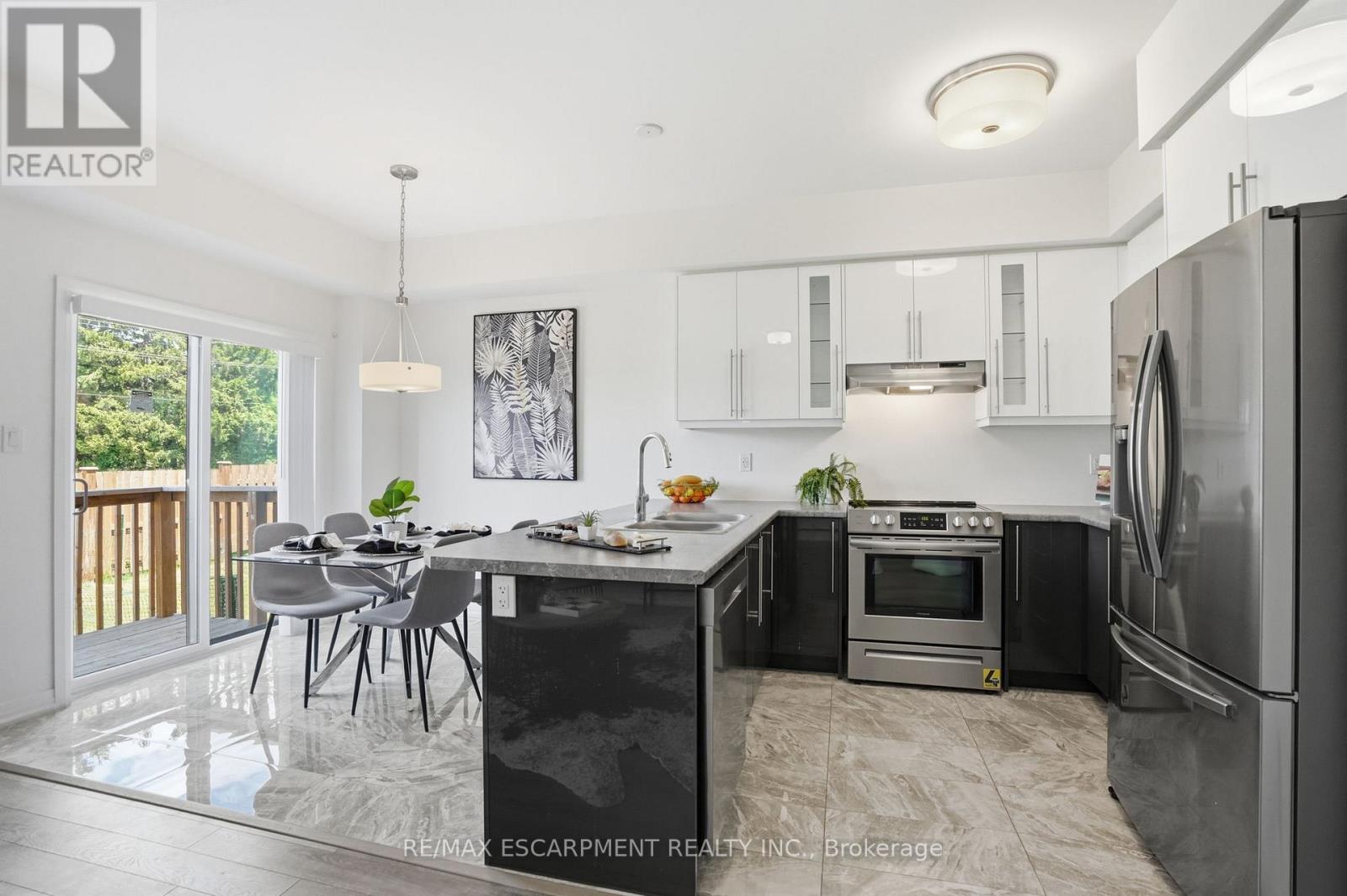Townhouse at 5 GEORGE BRIER DRIVE W, Brant