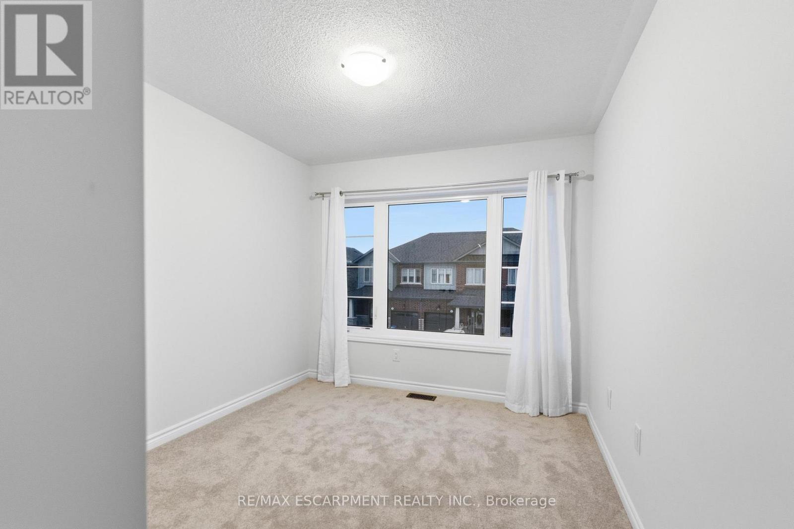 Townhouse at 9 ADMIRAL ROAD, Welland