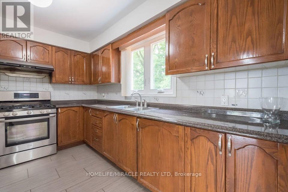 Detached at 26 BLUEBERRY DRIVE, Hamilton