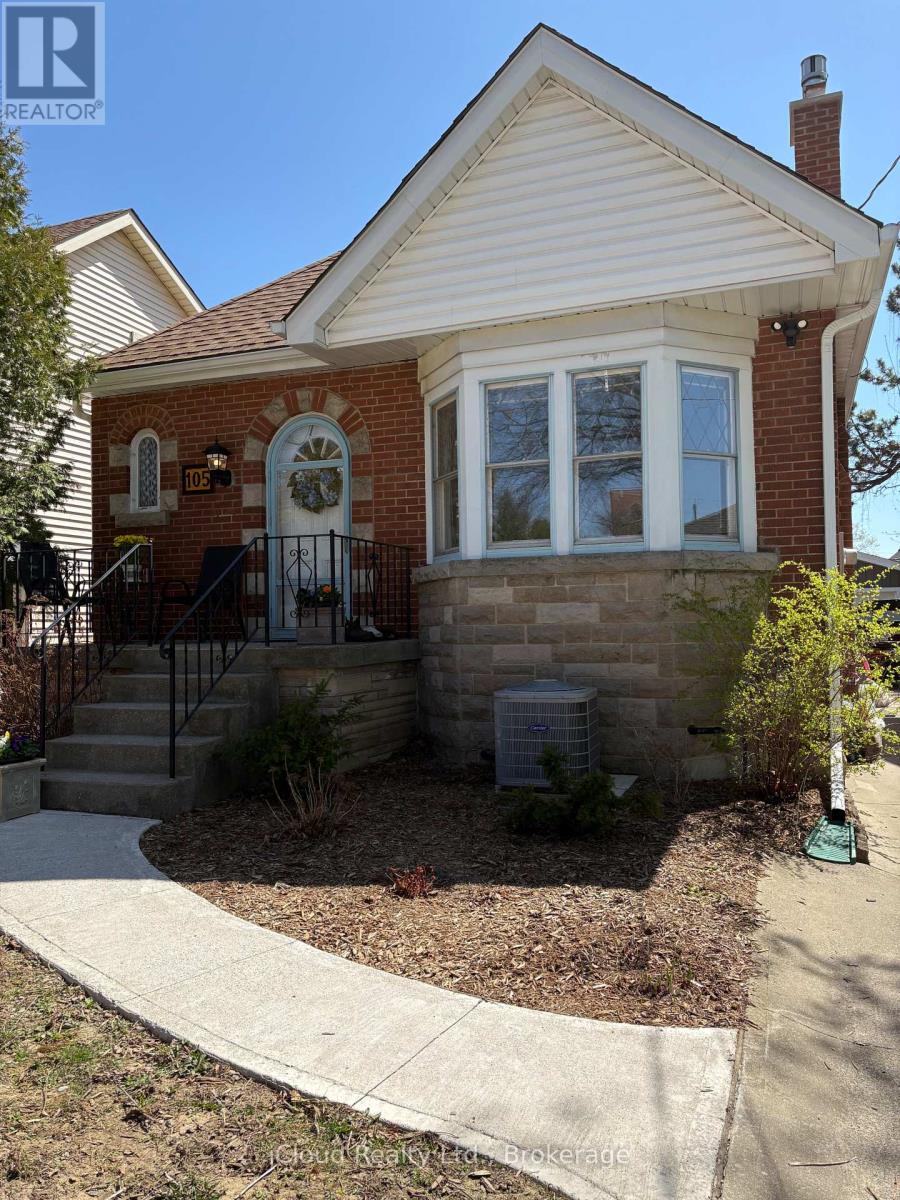 Detached at 105 EAST 4TH STREET, Hamilton (Centremount)