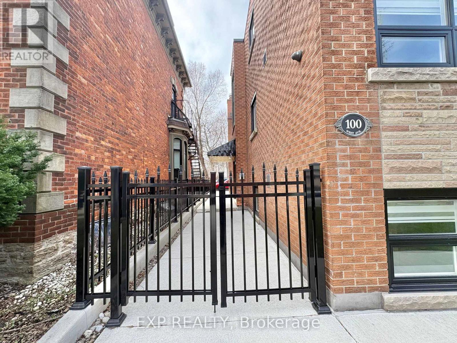 Apartment at UNIT 4 - 100 WEST AVENUE S, Hamilton