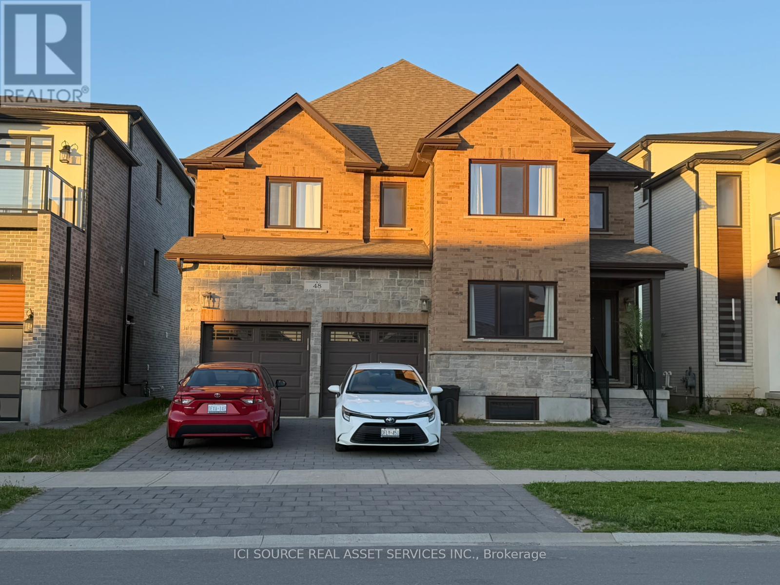 Detached at 48 GRANDVILLE CIRCLE, Brant (Paris)