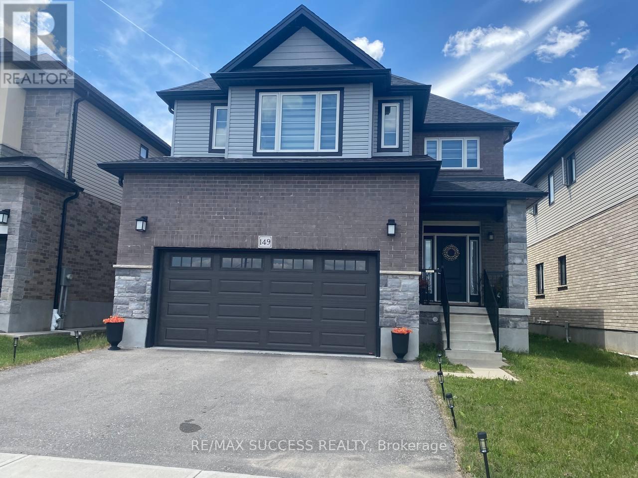 Detached at 149 SAVANNAH RIDGE DRIVE, Brant