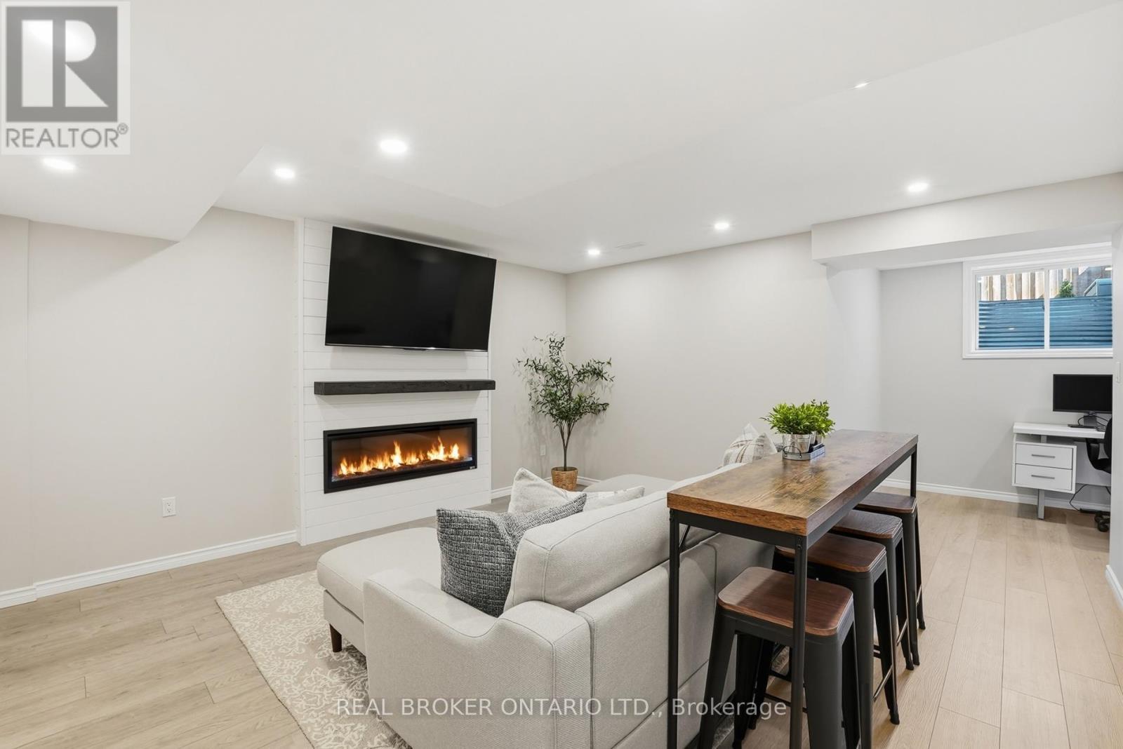 Townhouse at 28 ISAAC STREET, Woolwich