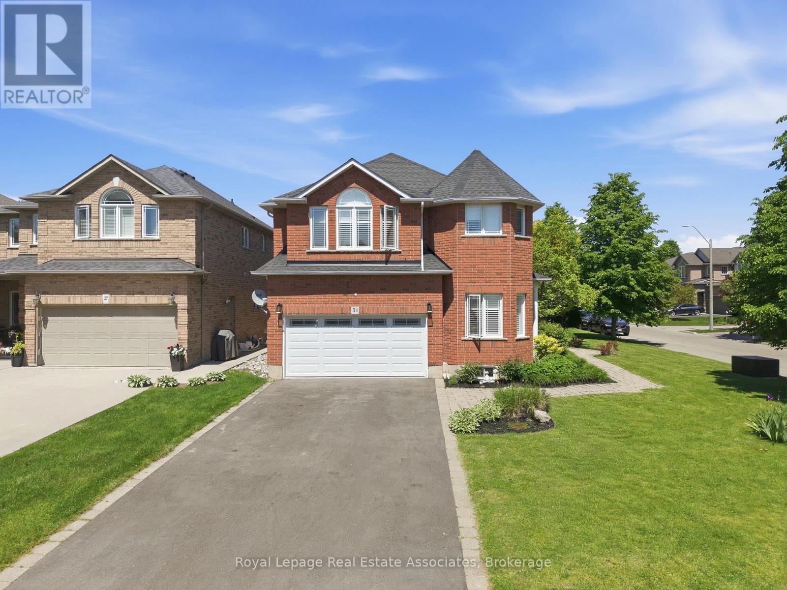 Detached at 31 COMMANDO COURT, Hamilton (Waterdown)