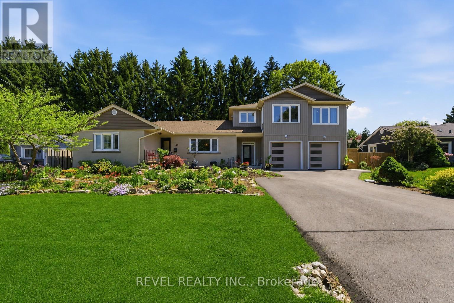 Detached at 82 CUMMING COURT, Hamilton