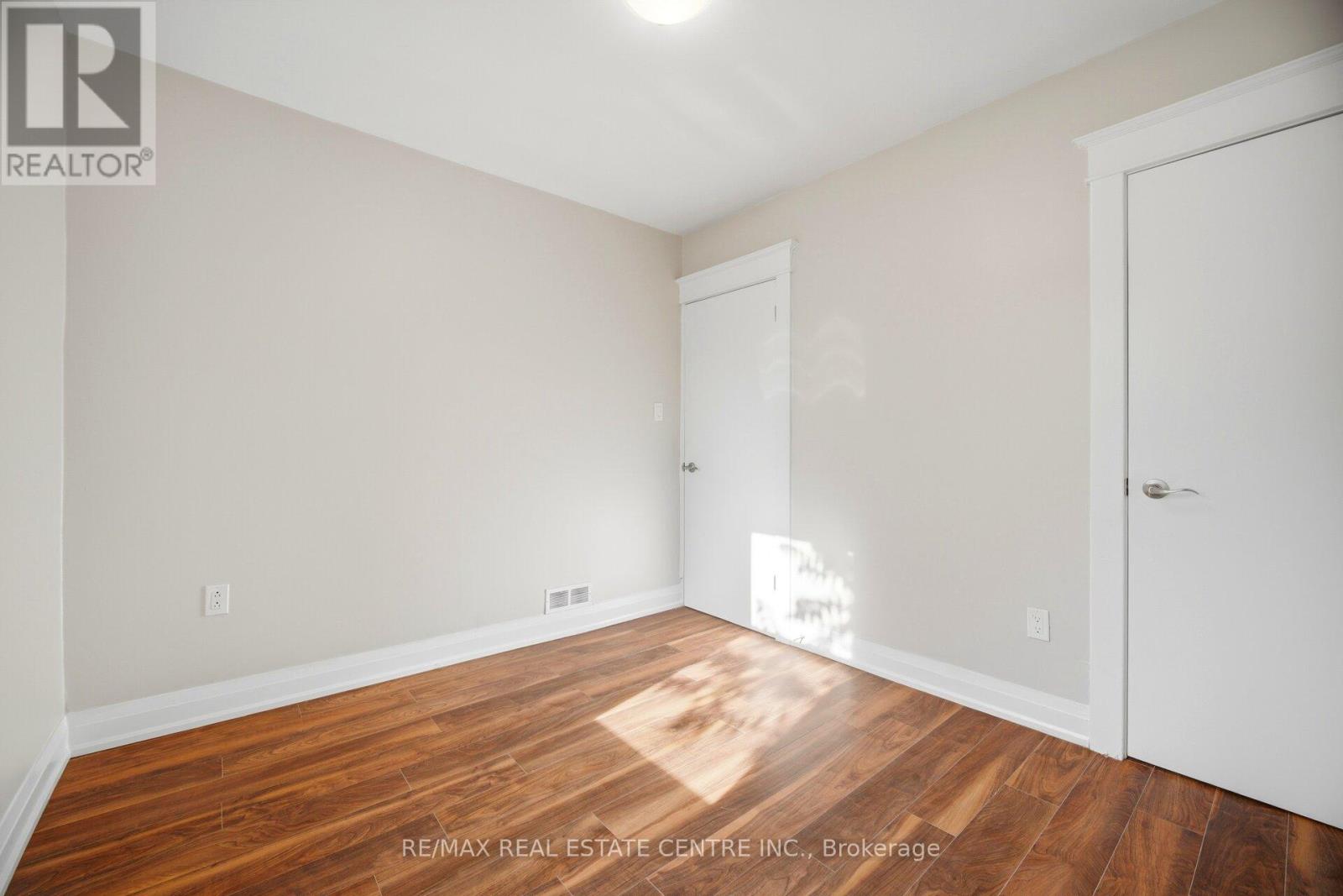 Detached at 90 HOLTON AVENUE S, Hamilton