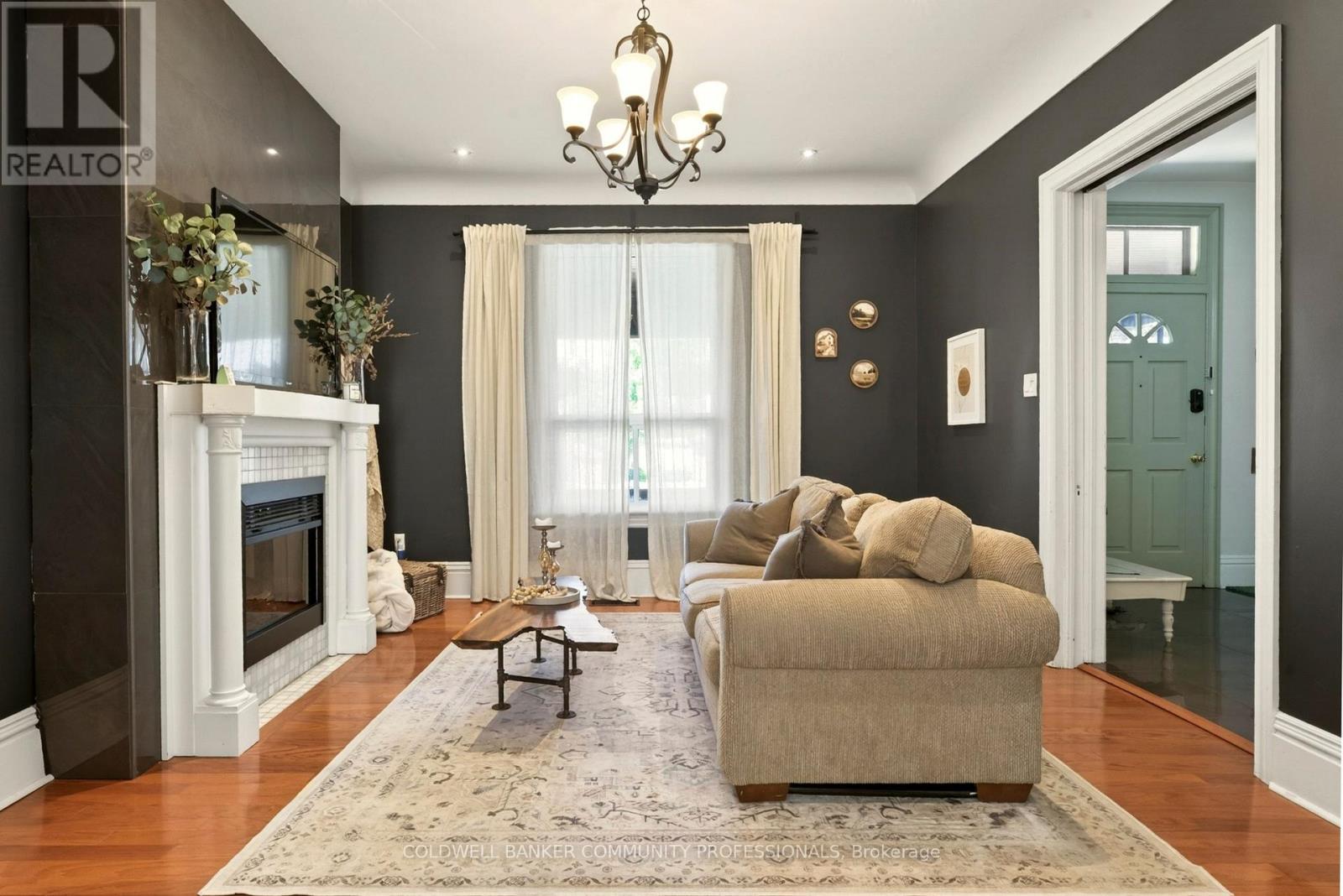 Detached at 68 DELAWARE AVENUE, Hamilton