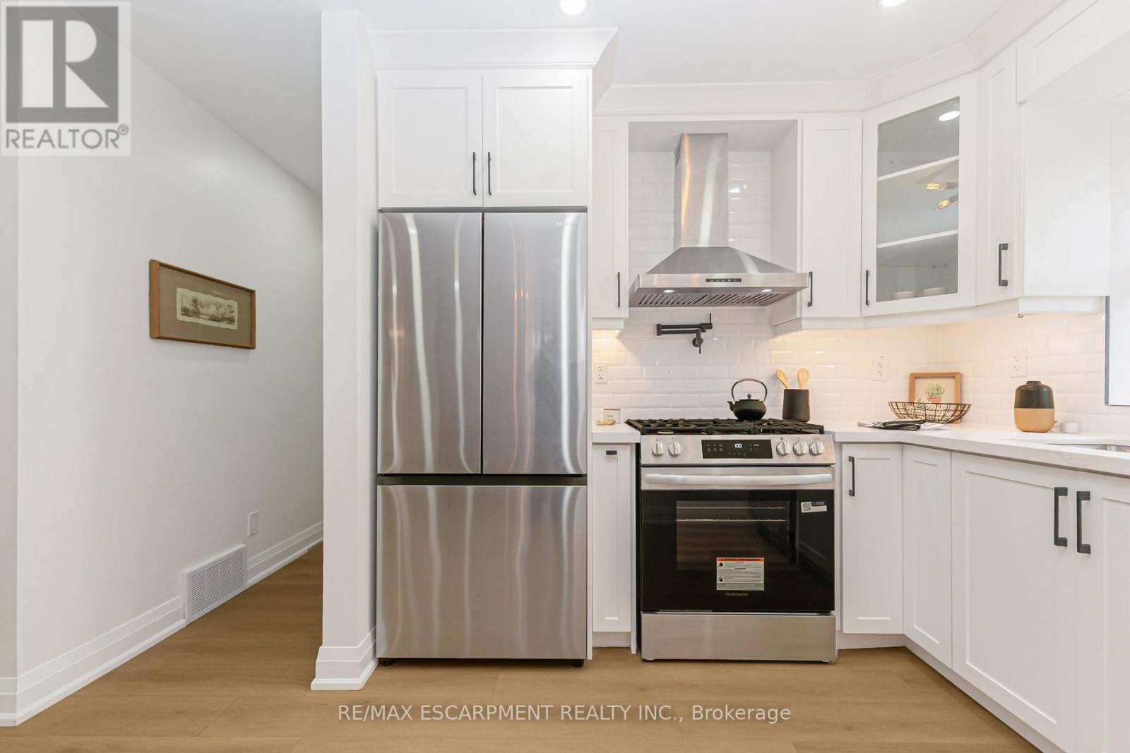 Detached at 487 EAST 37TH STREET, Hamilton