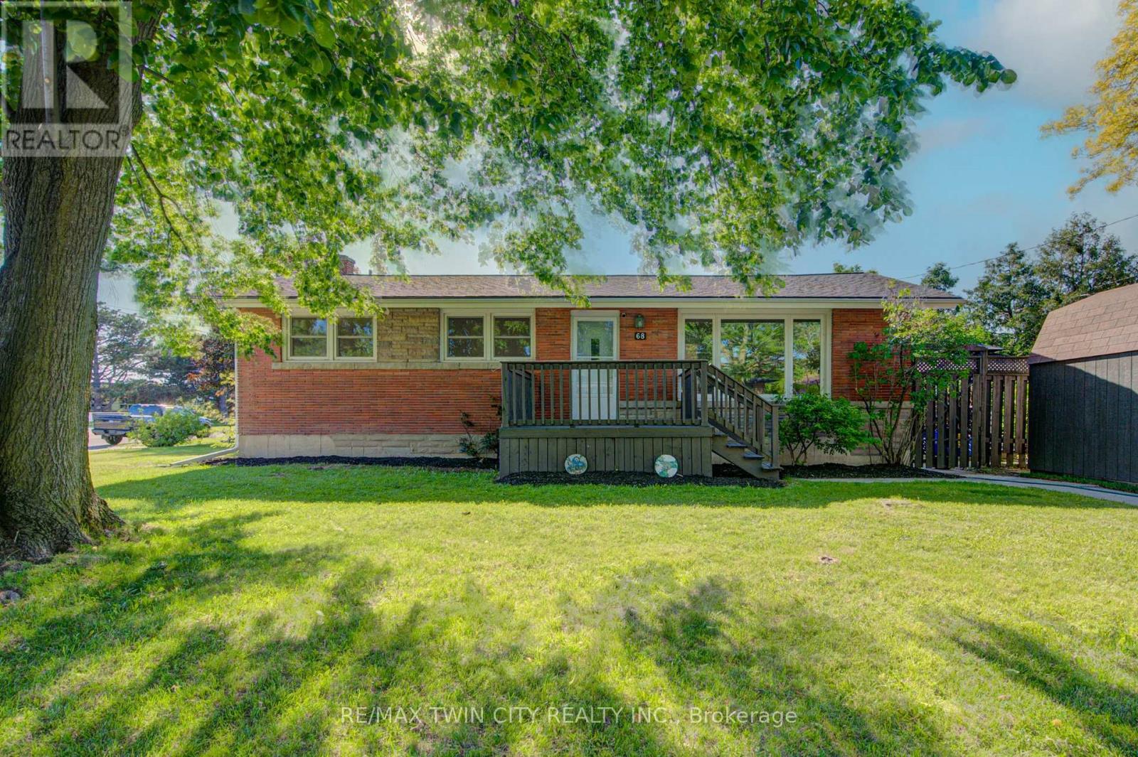 Detached at 68 KINGSLEA DRIVE, Hamilton