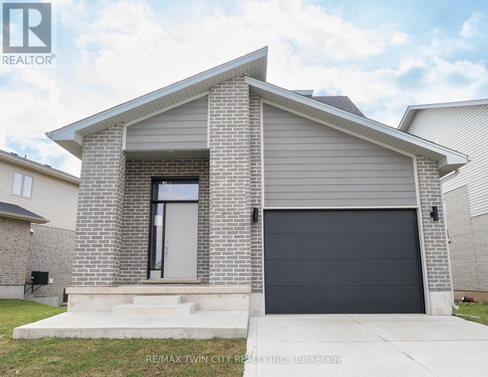 Detached at 2084 EVANS BOULEVARD, London South (South U)