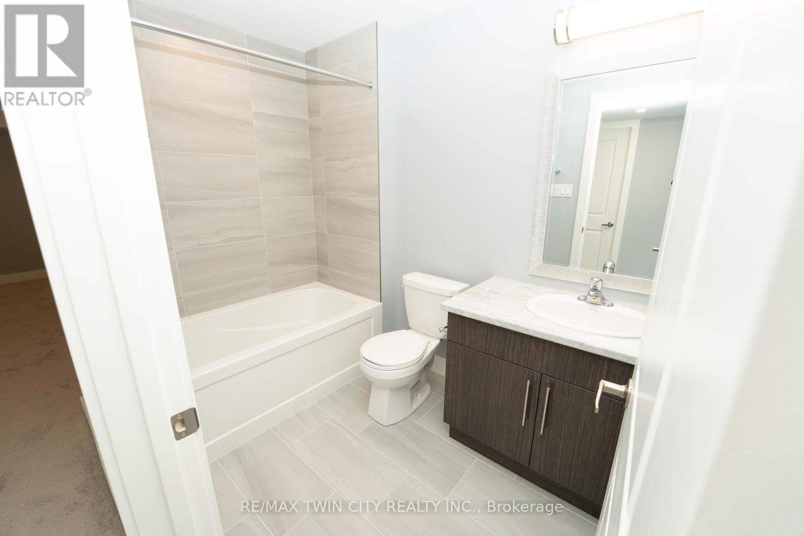 Detached at 2084 EVANS BOULEVARD, London