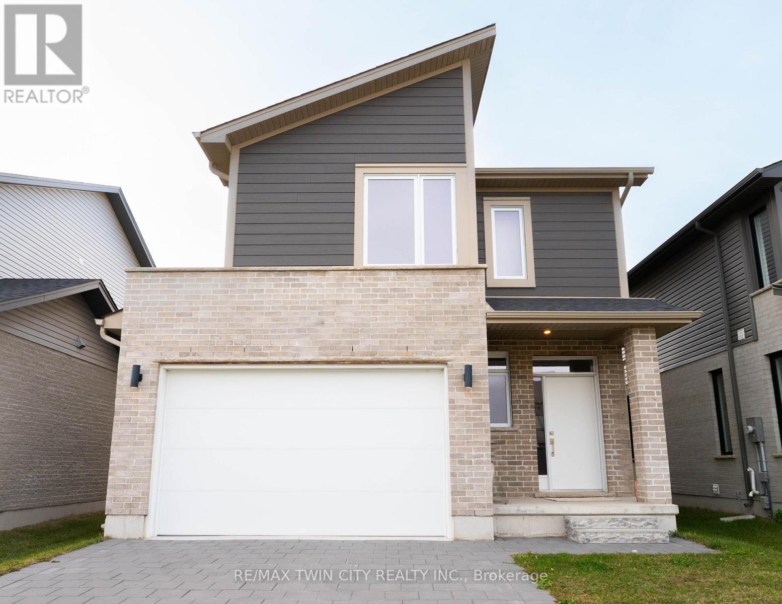 Detached at 2294 SOUTHPORT CRESCENT, London South (South U)