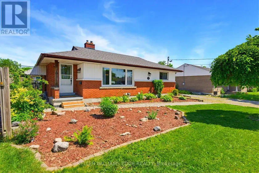Detached at 17 BROADMORE AVENUE, St. Catharines (Carlton/Bunting)