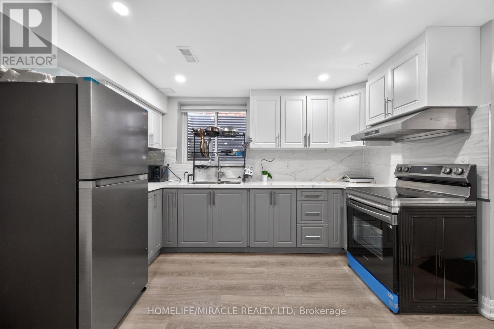 Detached at 220 GREAT FALLS BOULEVARD, Hamilton