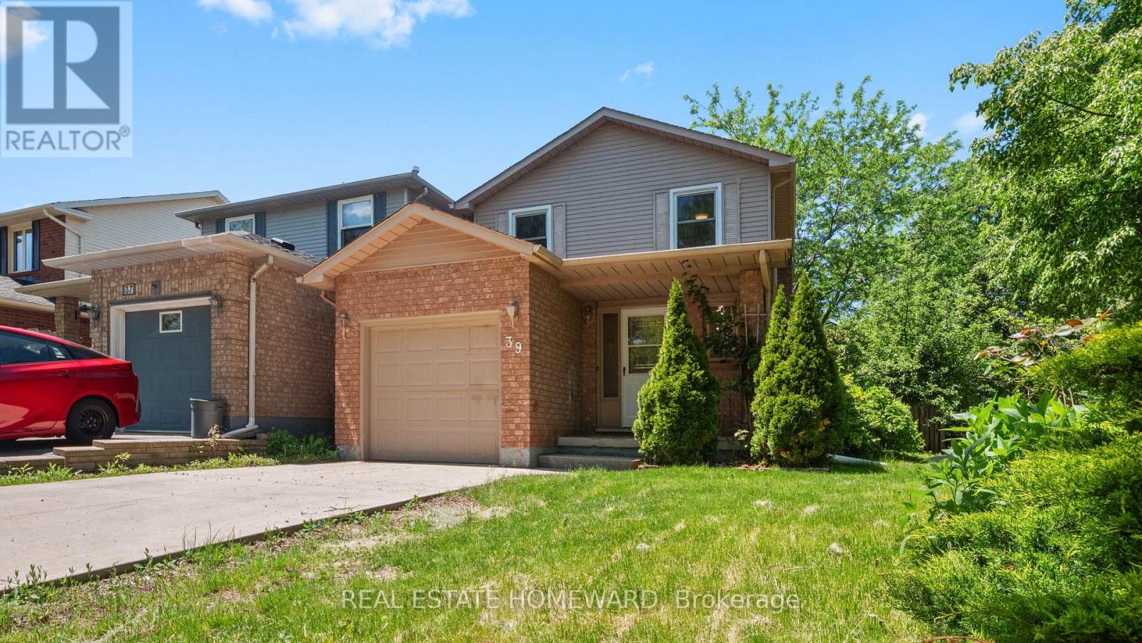 Semi-Detached/Link at 39 TOMAHAWK DRIVE S, Grimsby (Grimsby East)