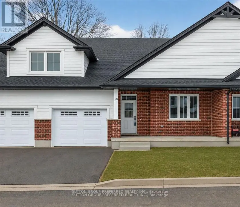 Townhouse at 28 - 175 GLENGARIFF DRIVE, Southwold