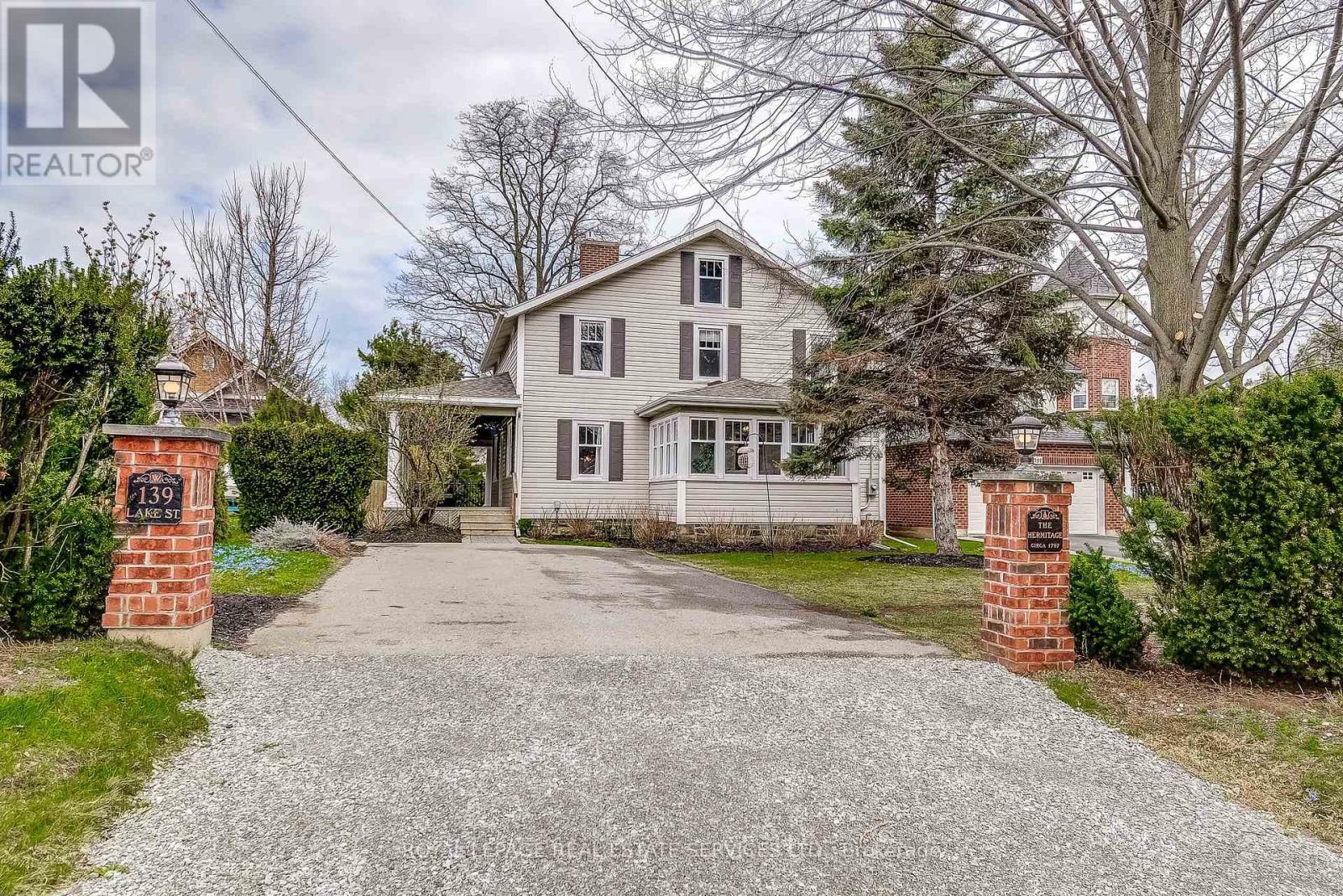 Detached at 139 LAKE STREET, Grimsby (Grimsby Beach)