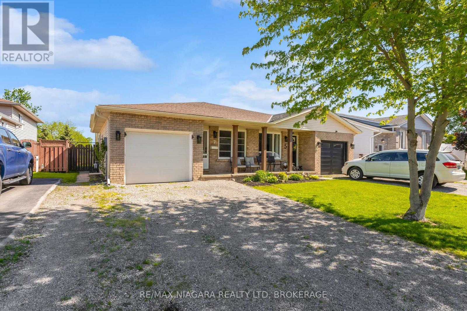 Semi-Detached/Link at 7 HILLCREST ROAD, Port Colborne