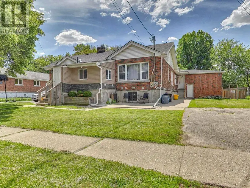 Multiplex at APT 8 - 135 CHATHAM STREET, Brantford